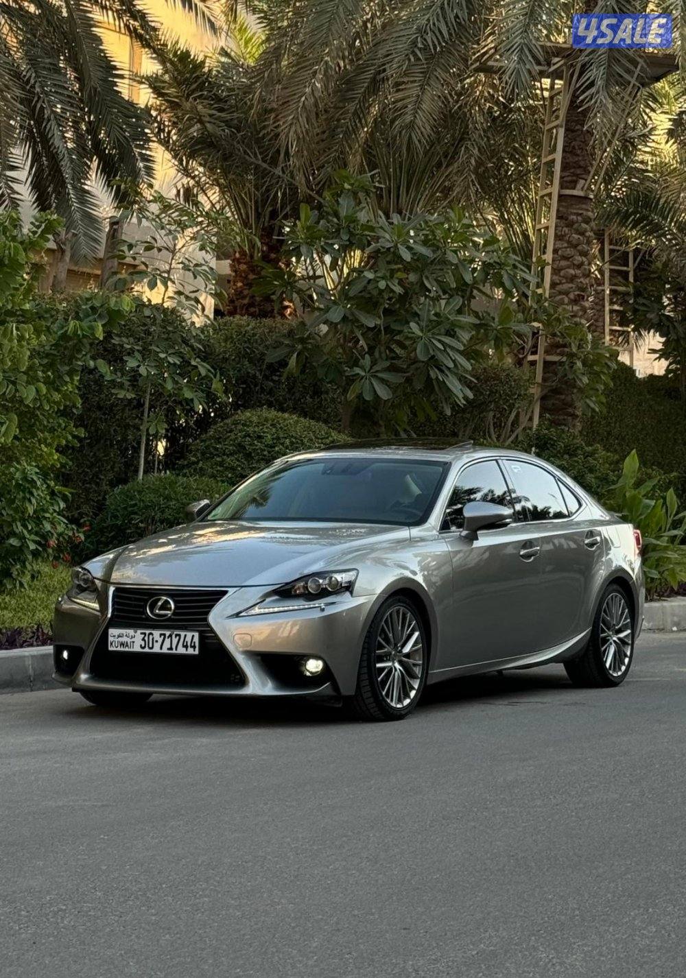 للبيع لكزس is250 موديل 2015 ماشي 1531