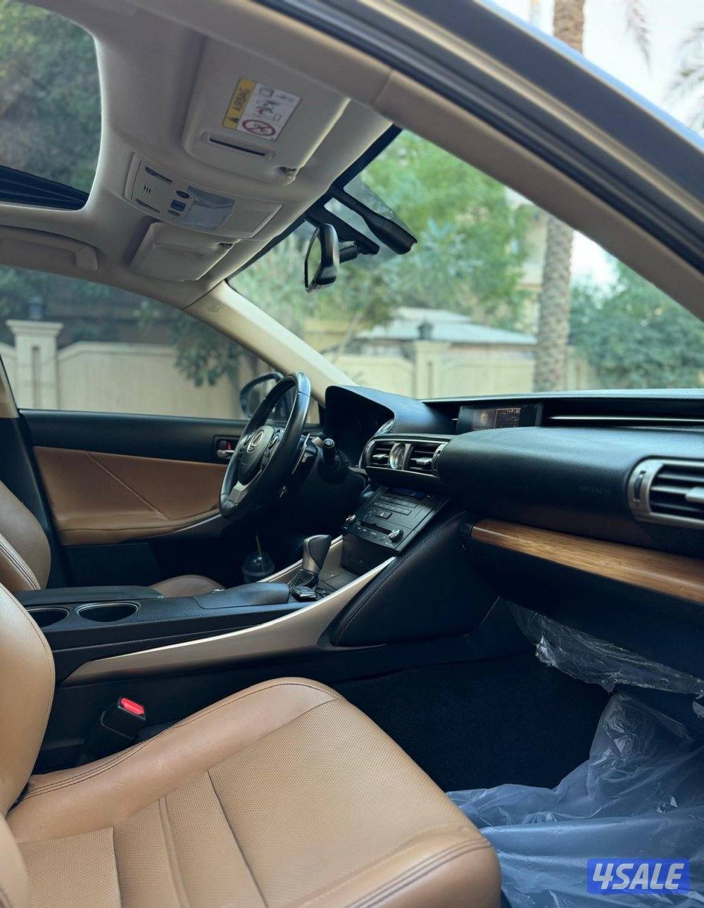 للبيع لكزس is250 موديل 2015 ماشي 1538
