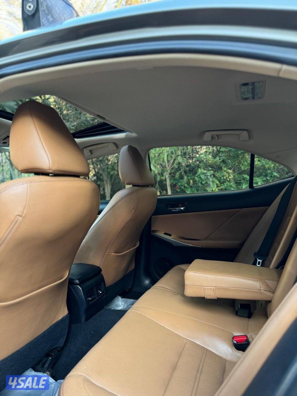 للبيع لكزس is250 موديل 2015 ماشي 15310