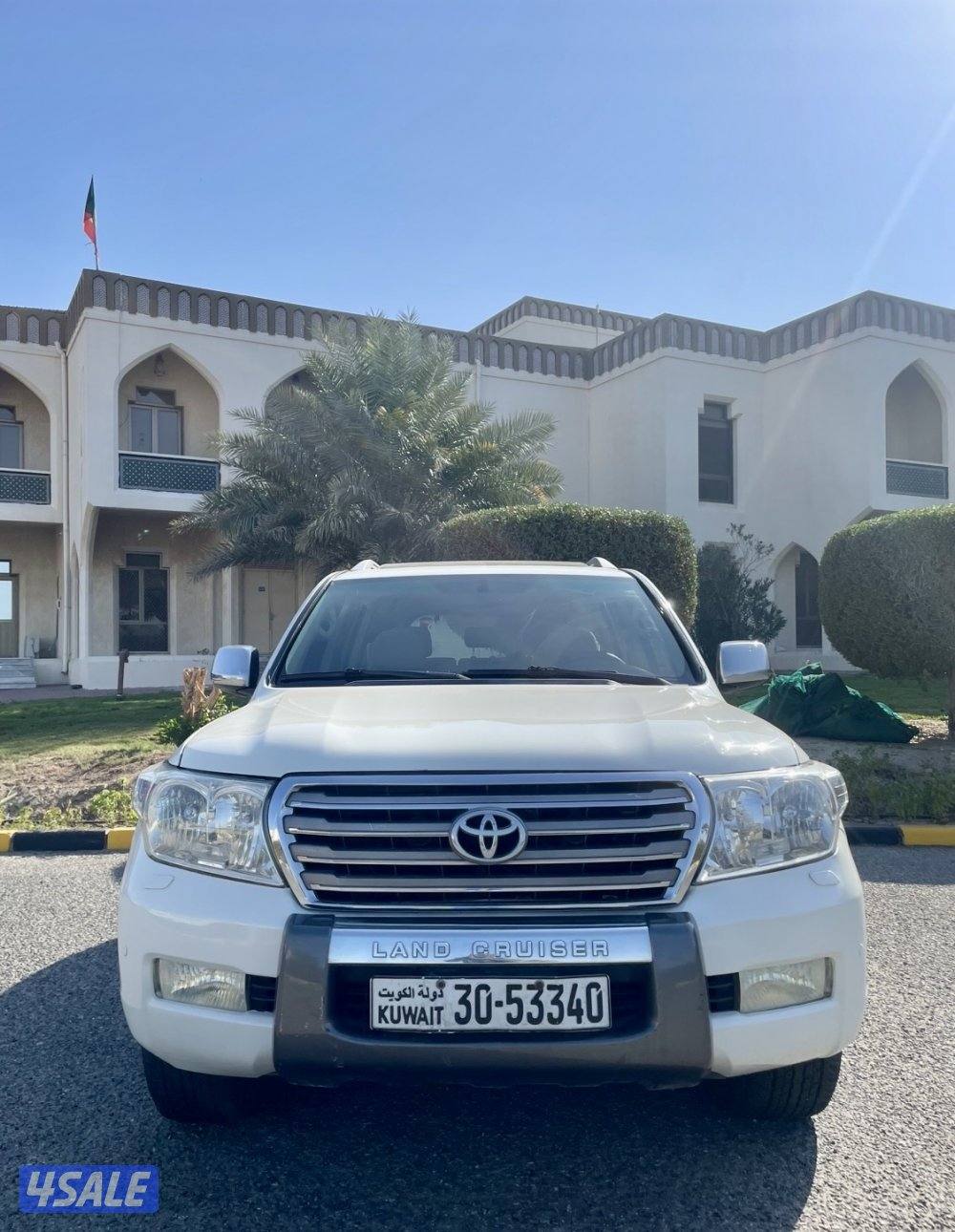 للبيع لاند 2011 GXR1