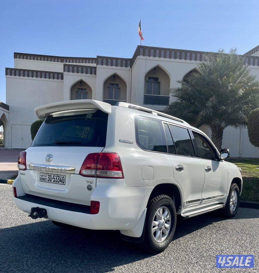 للبيع لاند 2011 GXR3