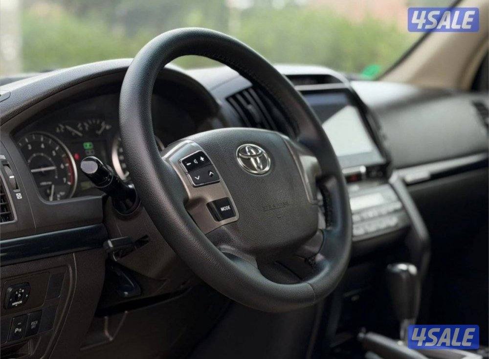 للبيع لاند 2011 GXR8