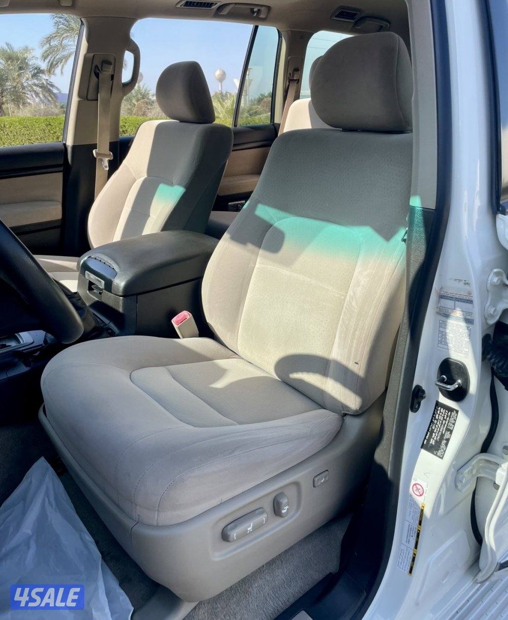 للبيع لاند 2011 GXR10