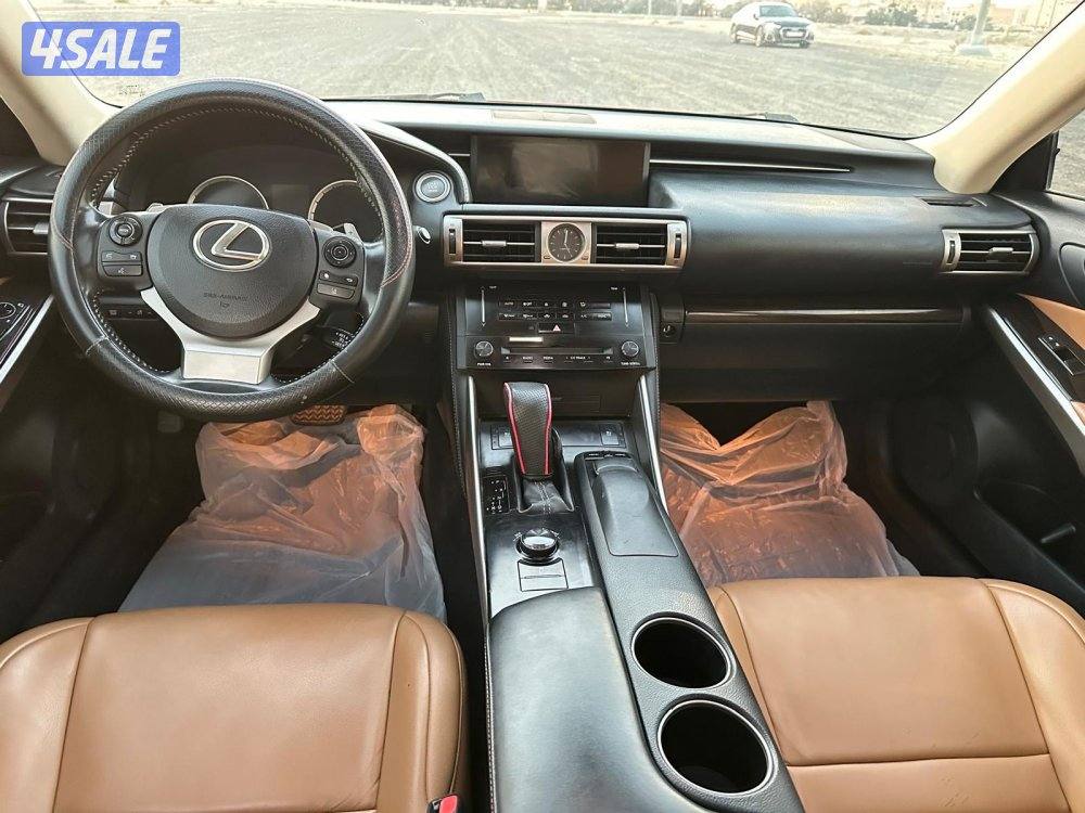 لكزس IS 350 موديل ٢٠١٤ بحالة الوكالة9