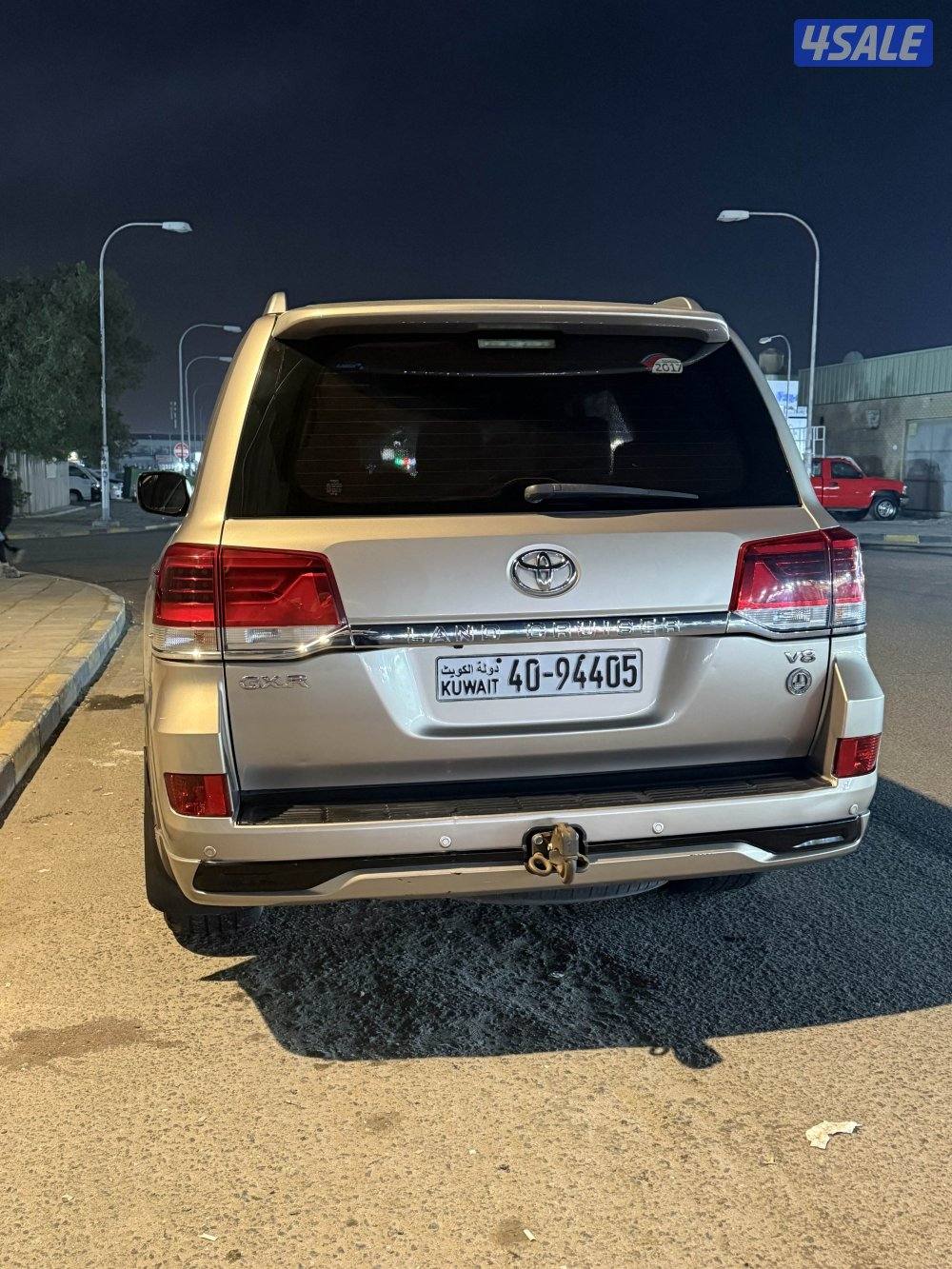 للبيع لاند كروزر ذهبي ٢٠١٧1