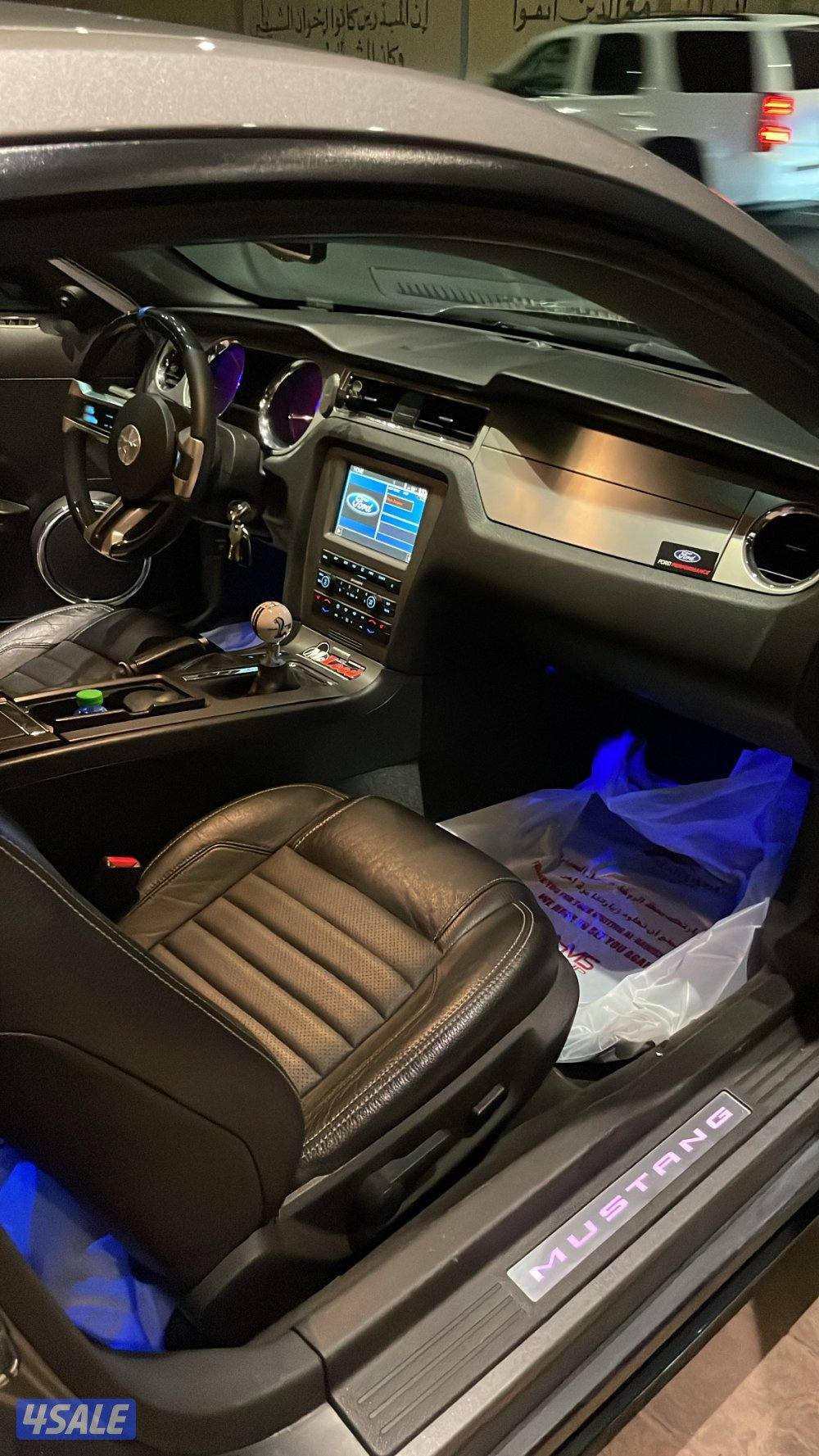 للبيع موستنق قير عادي 5.0 شاصي جيد5