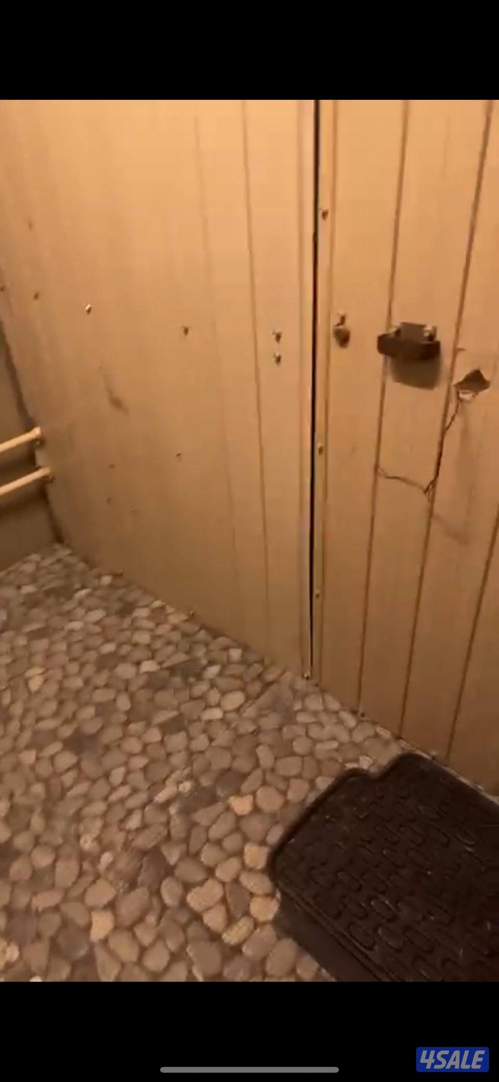 للبيع 3 في 69