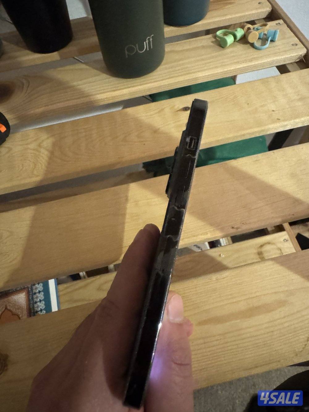 Iphone 14 pro ١٢٨ قيقا شبه جديد قابل المساومه  لون اسود2