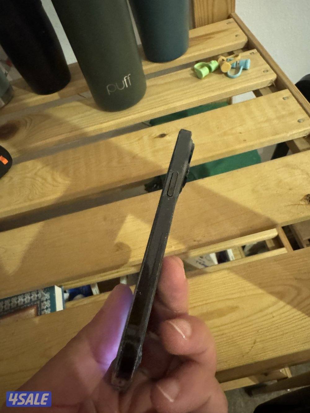 Iphone 14 pro ١٢٨ قيقا شبه جديد قابل المساومه  لون اسود4