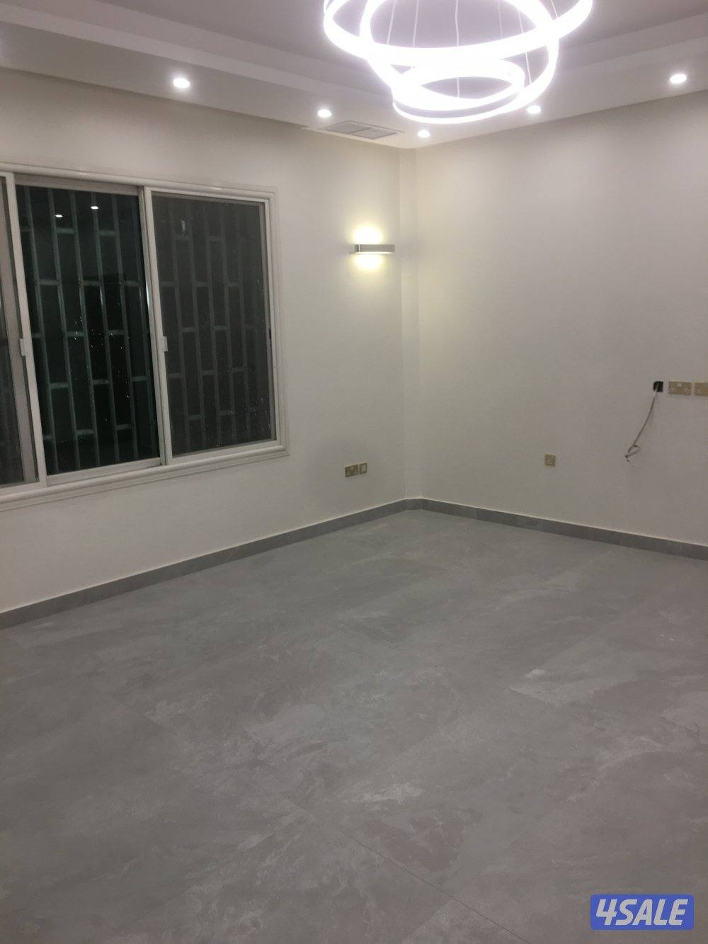 للايجار في الزهراء شقه سرداب مع حوش معاريس0