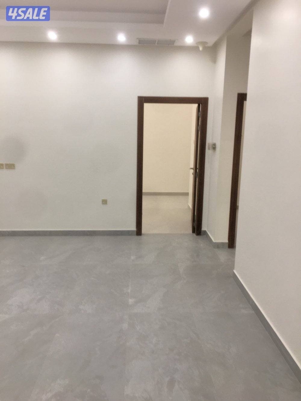 للايجار في الزهراء شقه سرداب مع حوش معاريس2