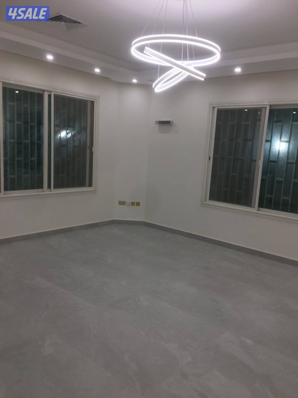 للايجار في الزهراء شقه سرداب مع حوش معاريس4