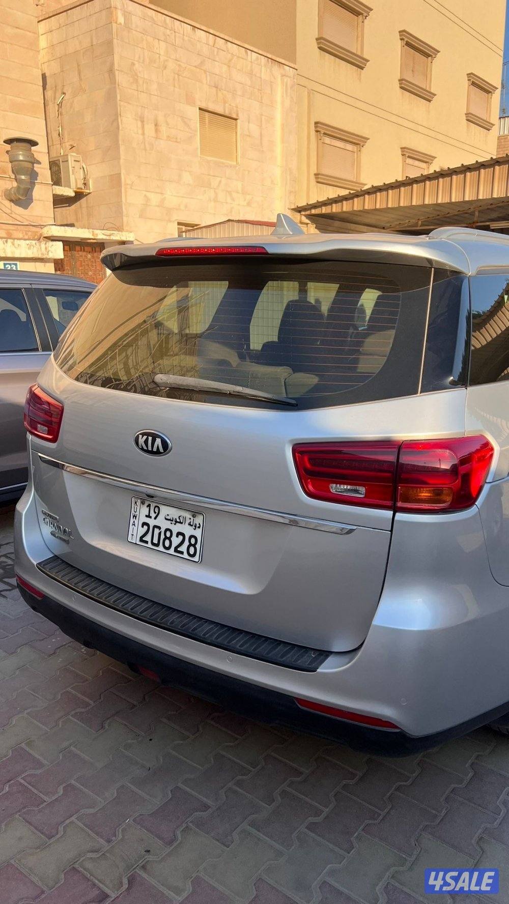 ممشى ١٣٥ الف كامل المواصفات اللون سلفر من داخل بيج2