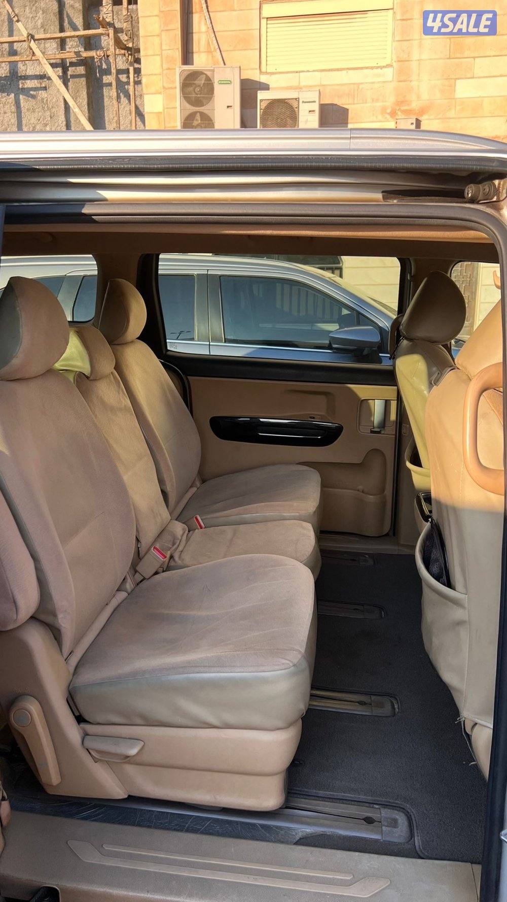 ممشى ١٣٥ الف كامل المواصفات اللون سلفر من داخل بيج5