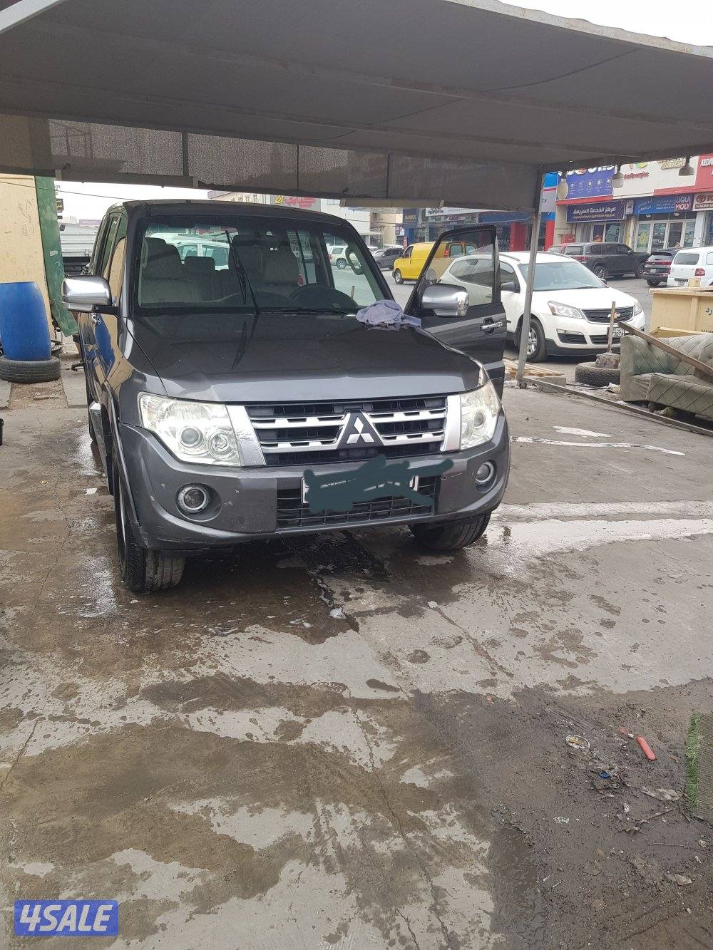 للبيع جيب باجيرو موديل 20120