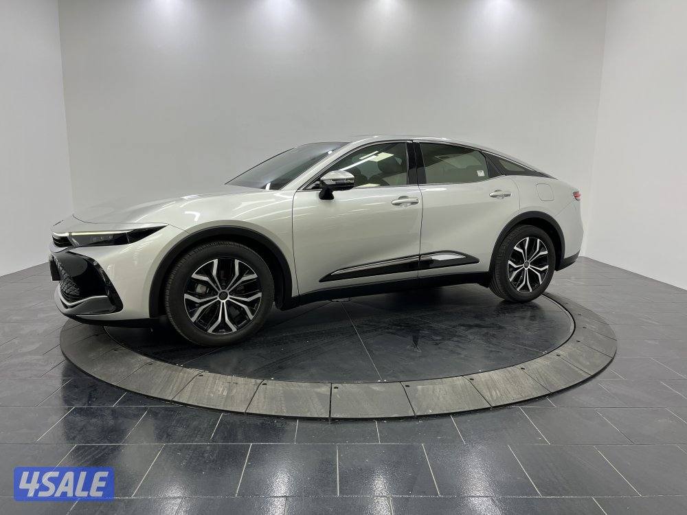 TOYOTA CROWN HYBRID0