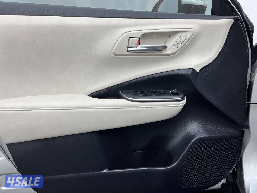 TOYOTA CROWN HYBRID10