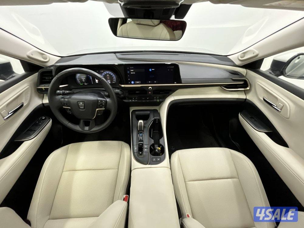 TOYOTA CROWN HYBRID11