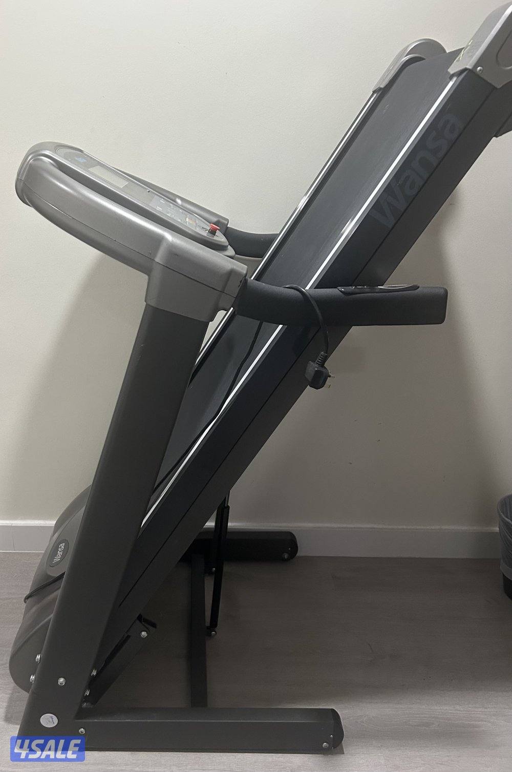 treadmill and elliptical  جهاز مشي وغزال الطائر ماركه ونسا0