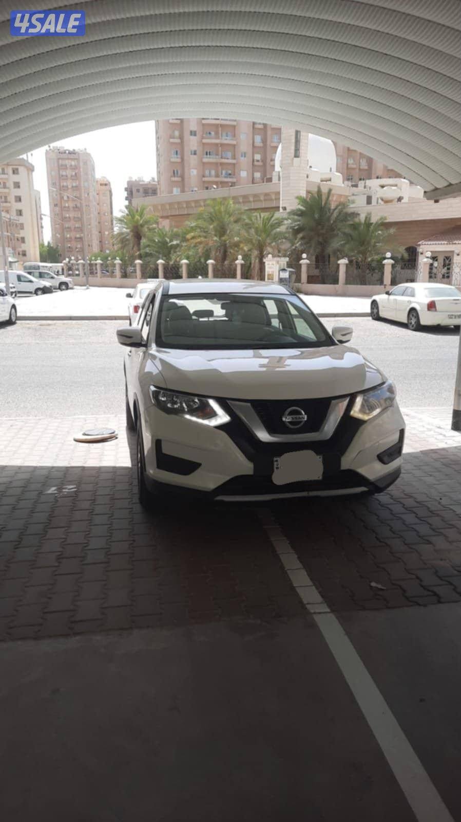 نيسان اكس تريل بحاله ممتازه ماشى 170 الف0