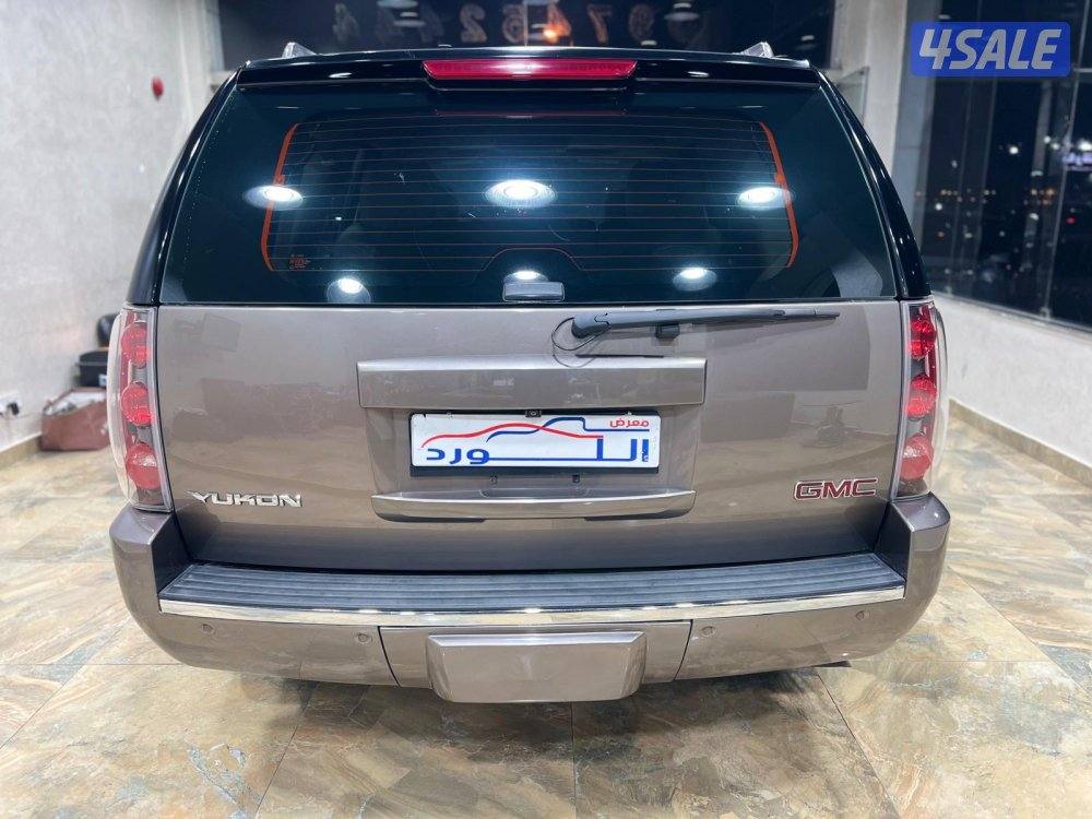 يوكن دينالي موديل 2014 ماشي 200 الف بحالة نادرة جداً2