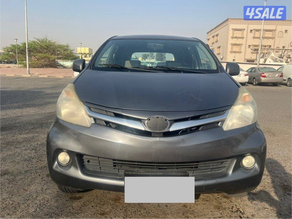 للبيع تويوتا افانزا 2015 كل شي شغال ميه بالميه2