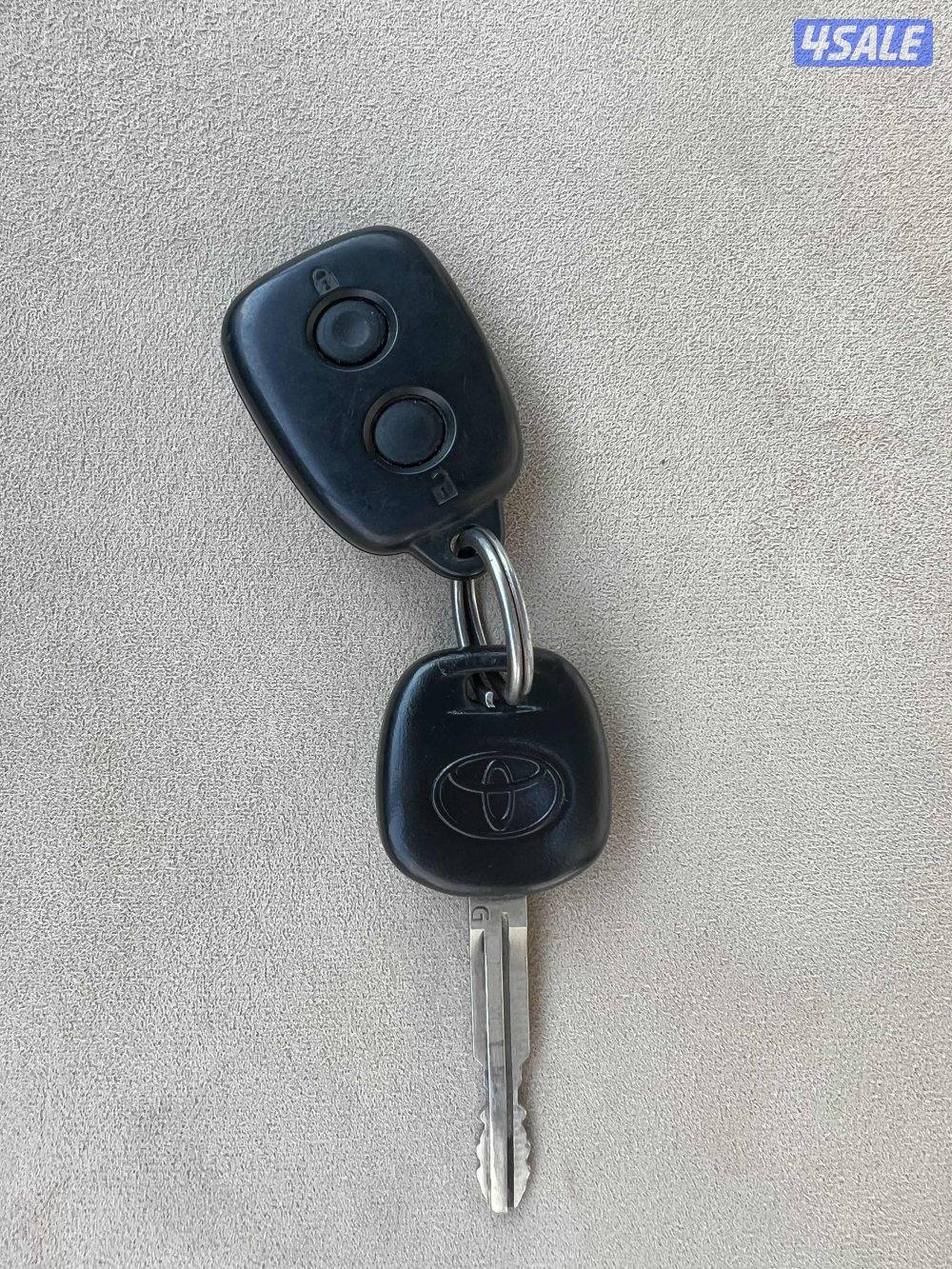 للبيع تويوتا افانزا 2015 كل شي شغال ميه بالميه12