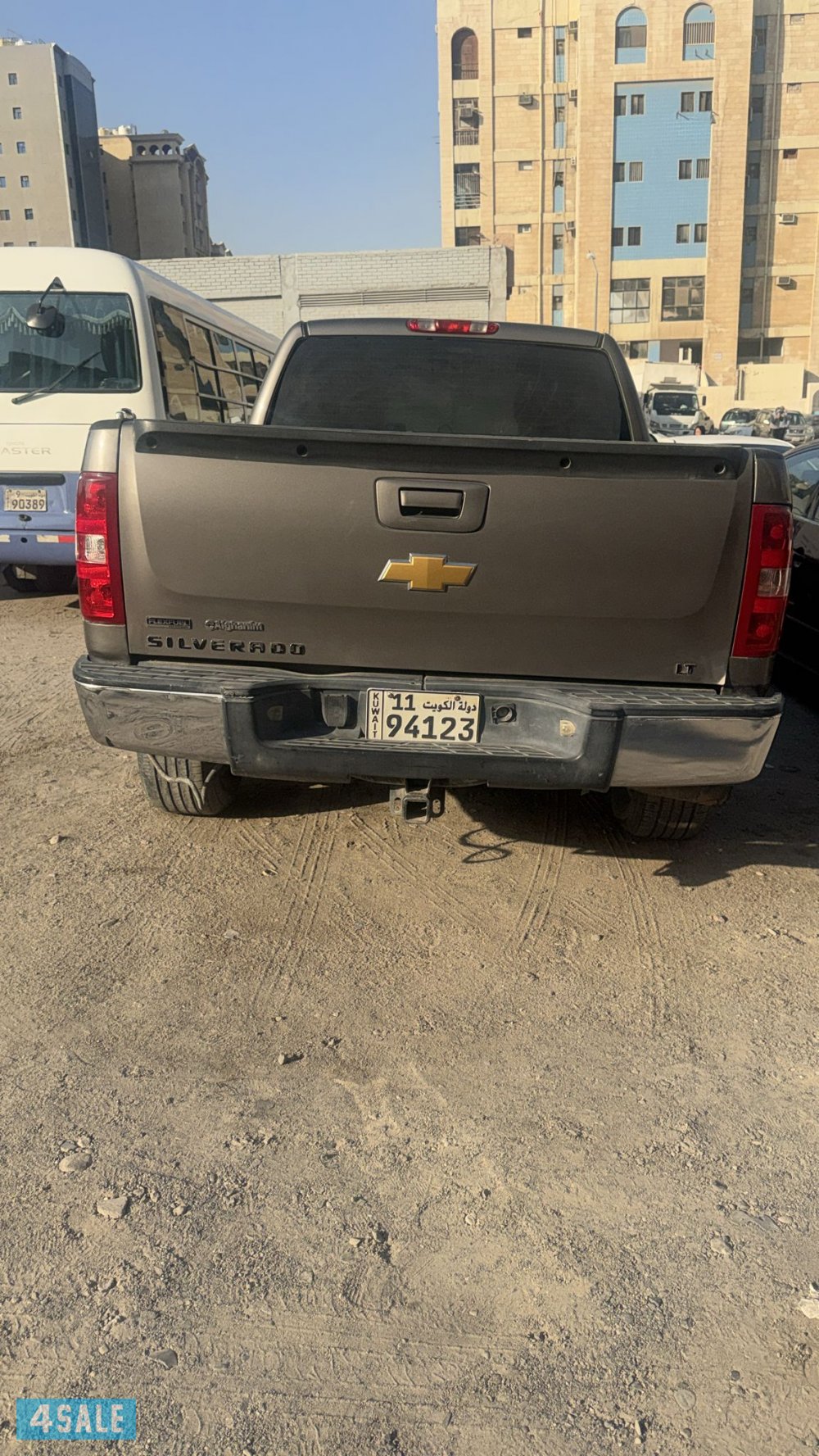 للبيع وانيت سلفرادو 20123