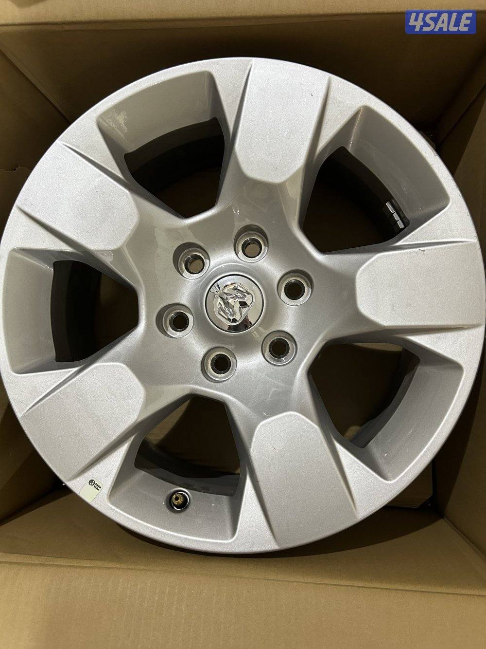 للبيع 4 رنقات رام دوج وانيت جدد من الوكالة رنق 18غير مستعملين0