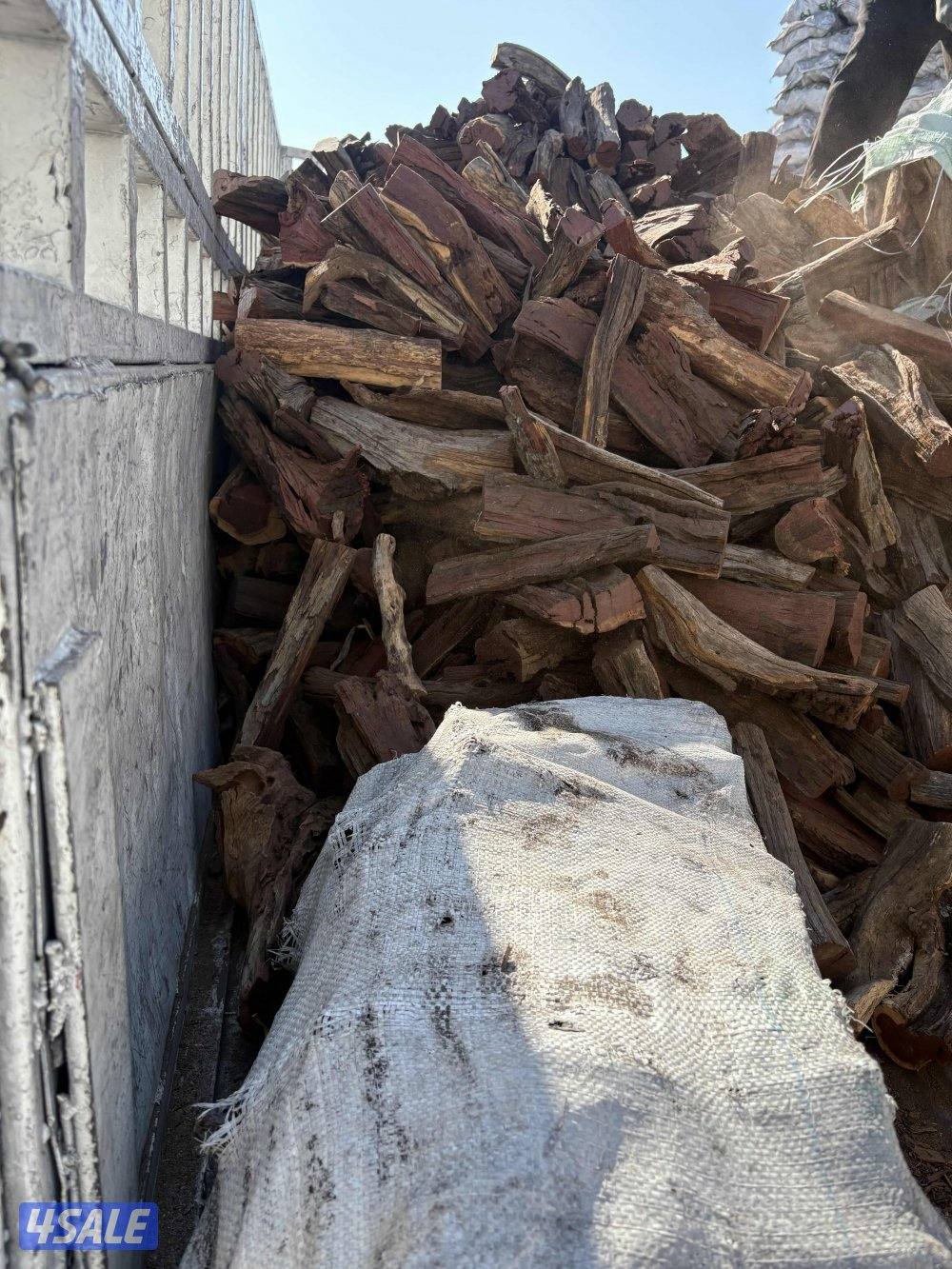 يوجد حطب سمر وحطب زيتون وفحم افريقى البقره وفحم سداسى كرتون شرط الجوده15