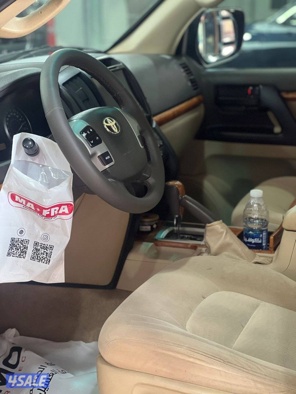 للبيع لاند كروزر GXR موديل 2012 صبغ الوكالة ماعدا ربع قطعة4