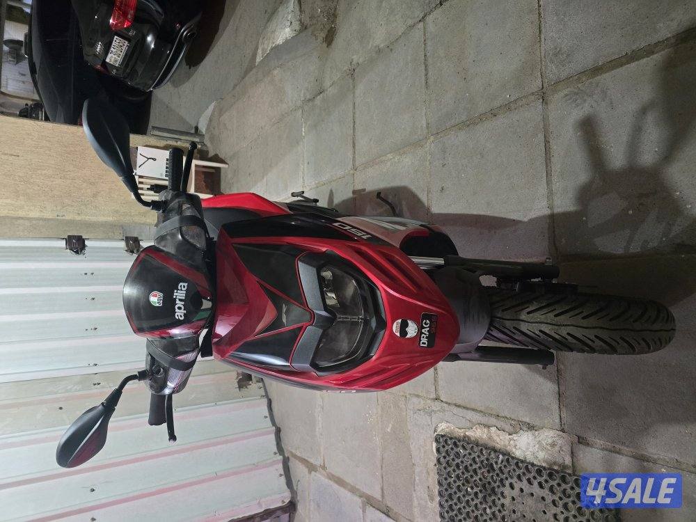 سكوتر ابريليا ١٢٥ cc موديل ٢٠٢٢ ماشي ألف كيلو فقط معاه جنطه وخوذه ودس1