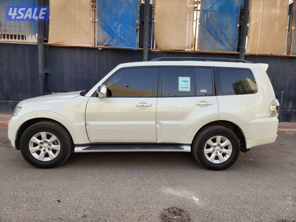 باجيرو موديل ٢٠٢٢ ماكينة صغيرة عداد 157 ألف أبيض صدفي شرط الفحص3