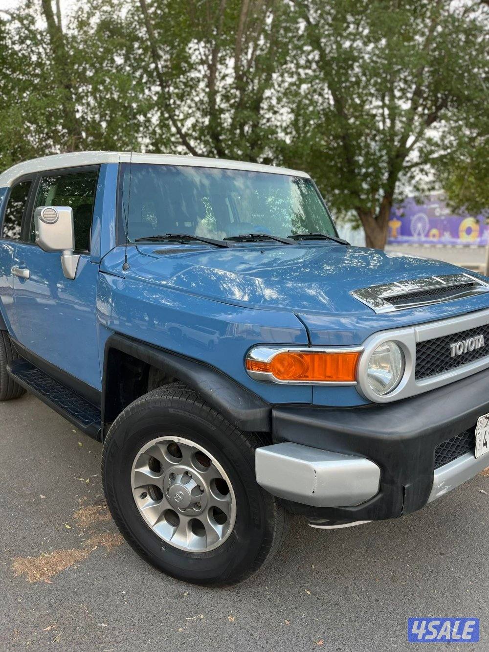 للبيع جيب تويوتا FJ موديل 20121