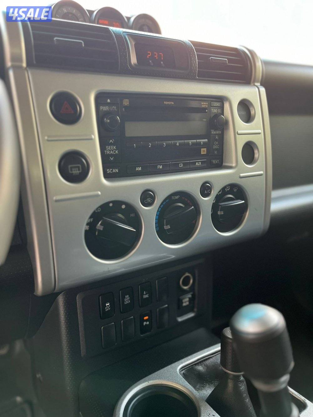 للبيع جيب تويوتا FJ موديل 20128