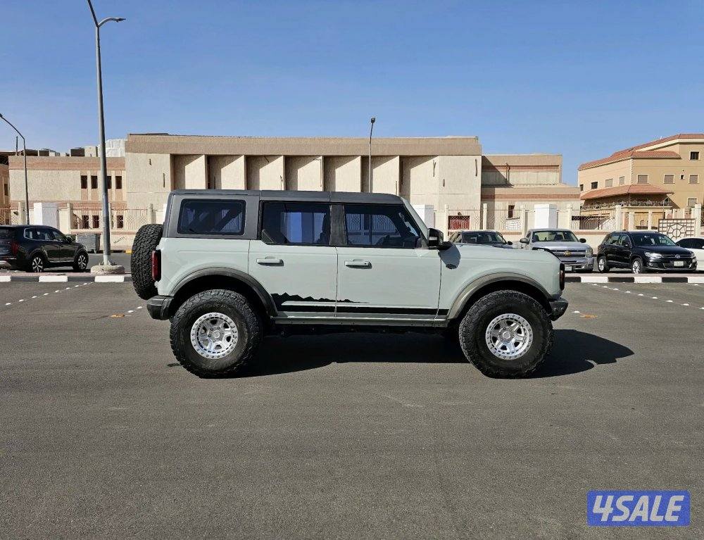 Ford Bronco wild truck  20213