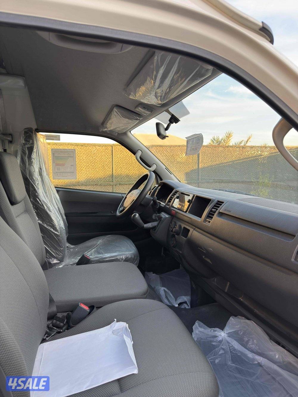 تويوتا HIACE وارد الساير - المالك الاول - عداد 14,984Km - سقف مرتفع8