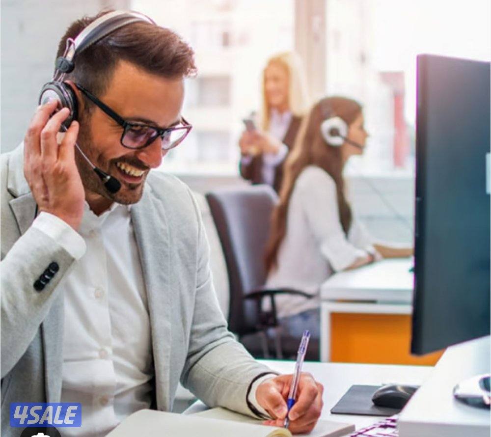 موظفي تسويق داخلي على الهاتف1