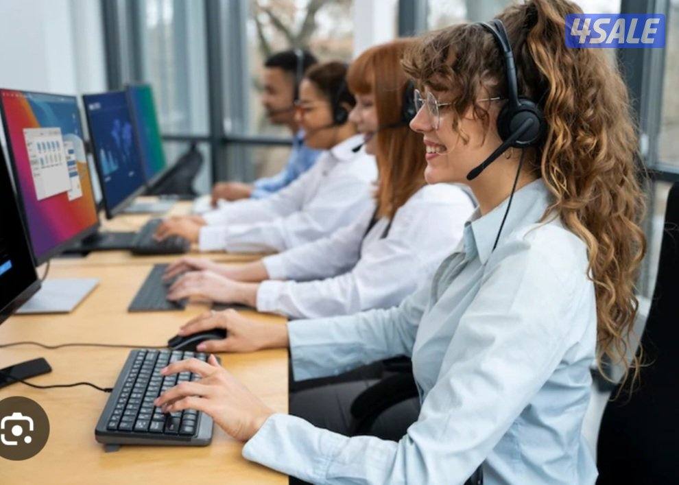 موظفي تسويق داخلي على الهاتف0