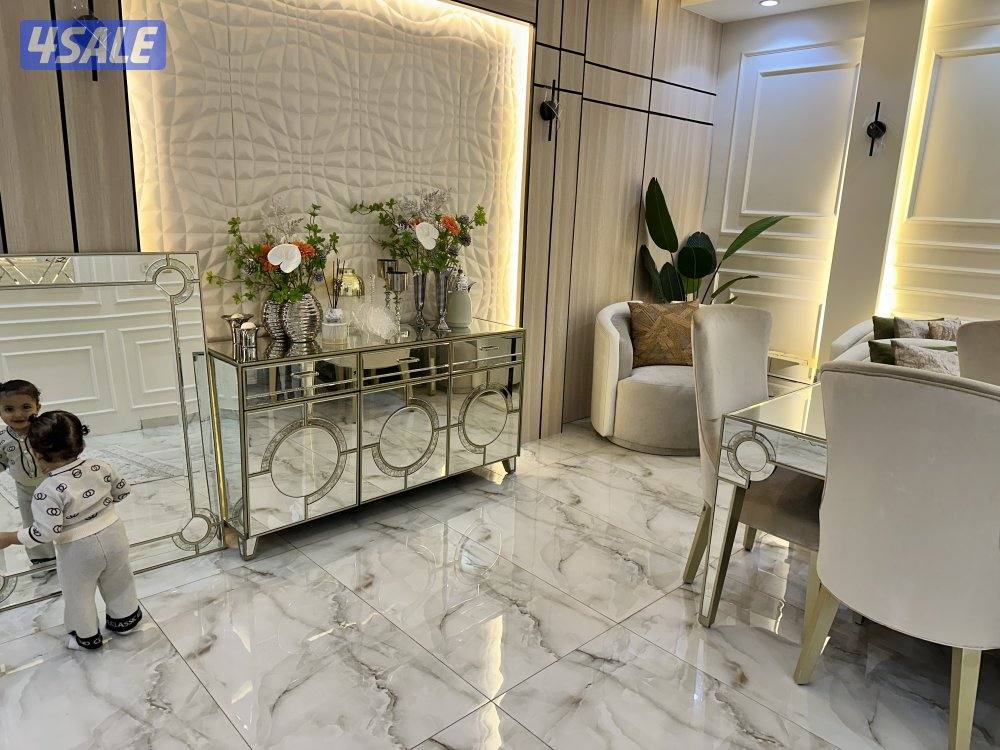 طاولة طعام فاخرة كاملة من هوم سنتر مع ٦ كراسي للبيع6