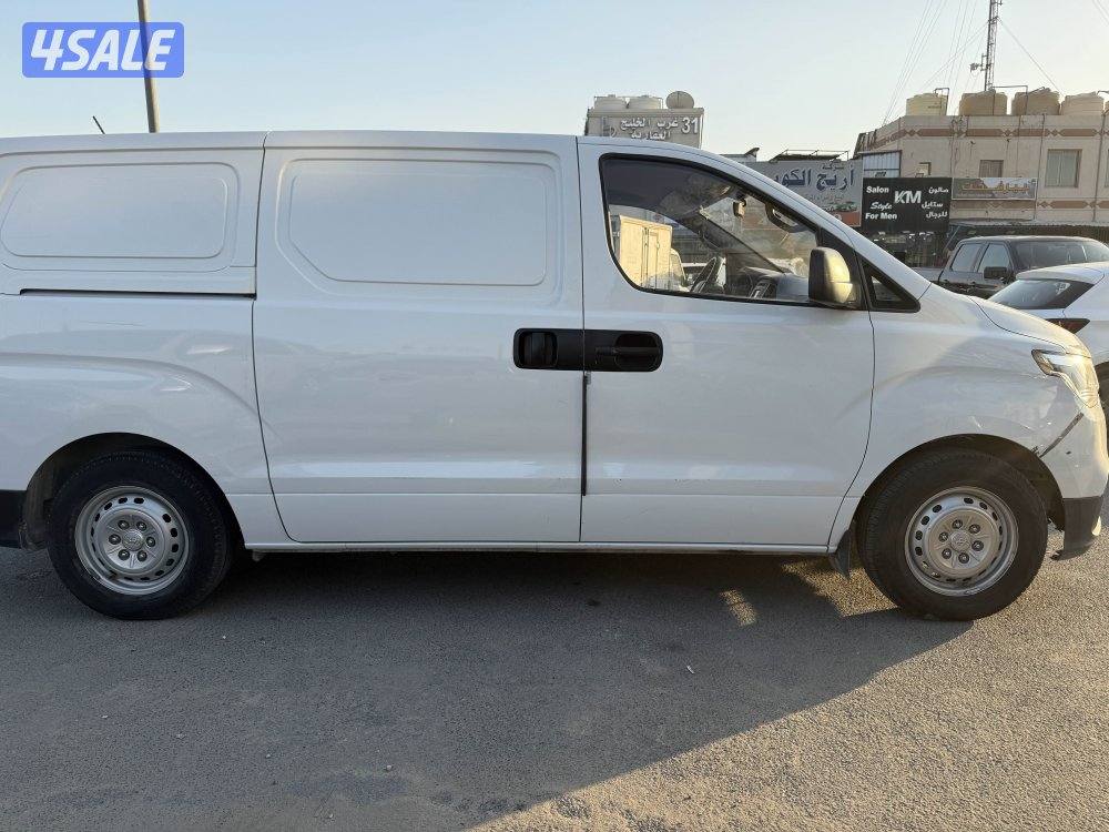 باص مقفل هيونداي h1 20216