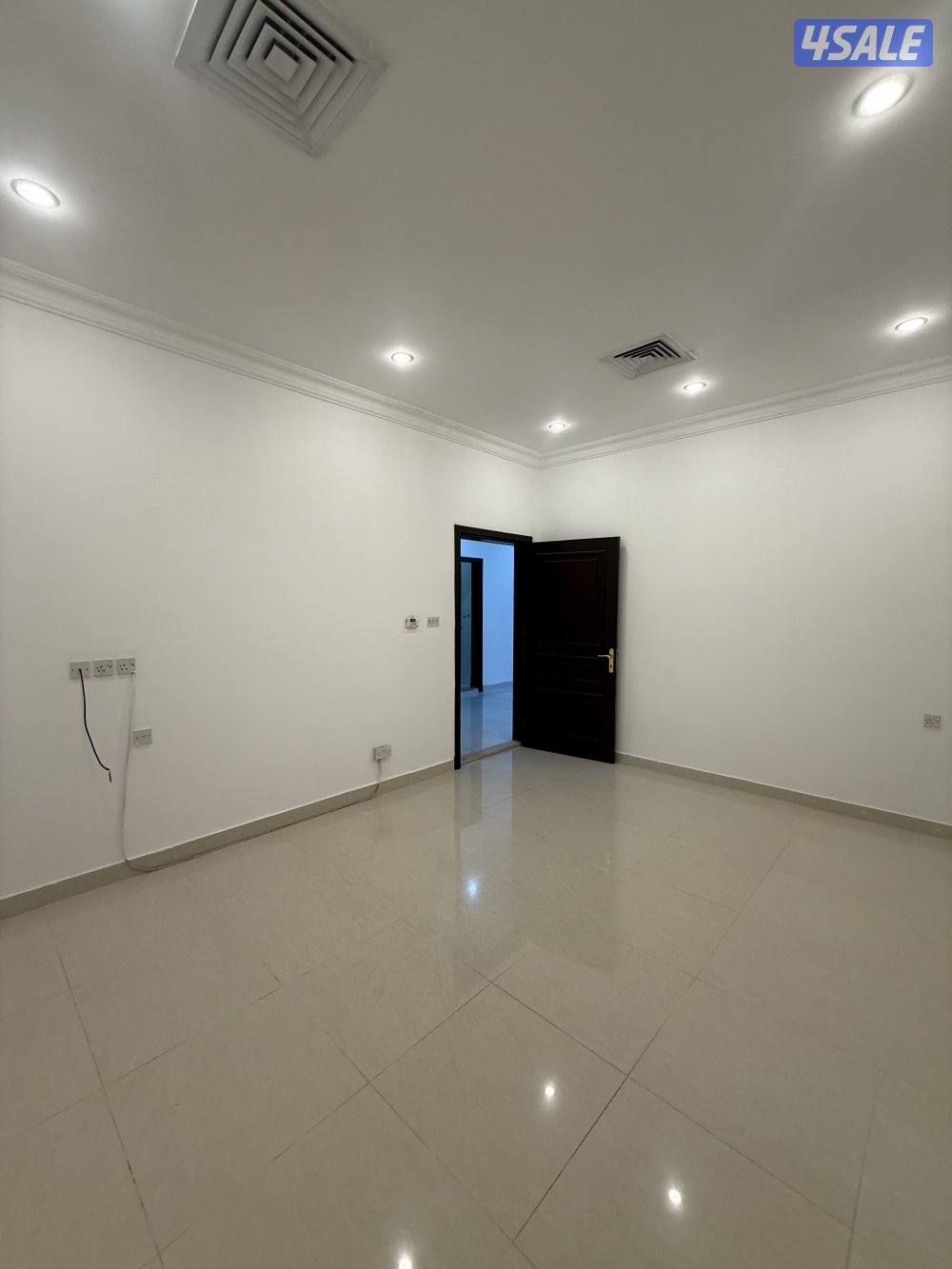 للإيجار شقة كبيرة باشبيلية ق1 مع غرفة غسيل وغرفة كوي1