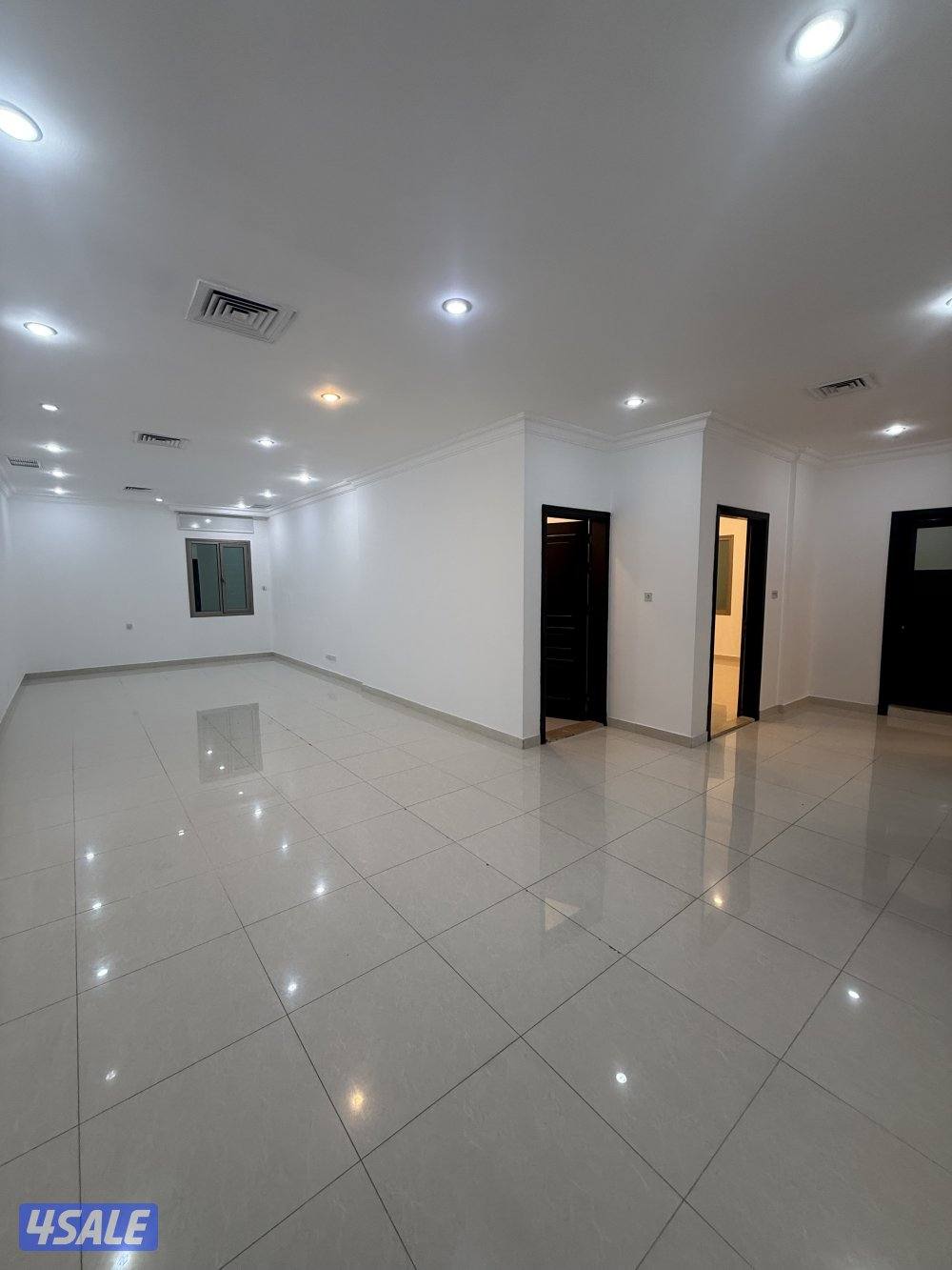 للإيجار شقة كبيرة باشبيلية ق1 مع غرفة غسيل وغرفة كوي2