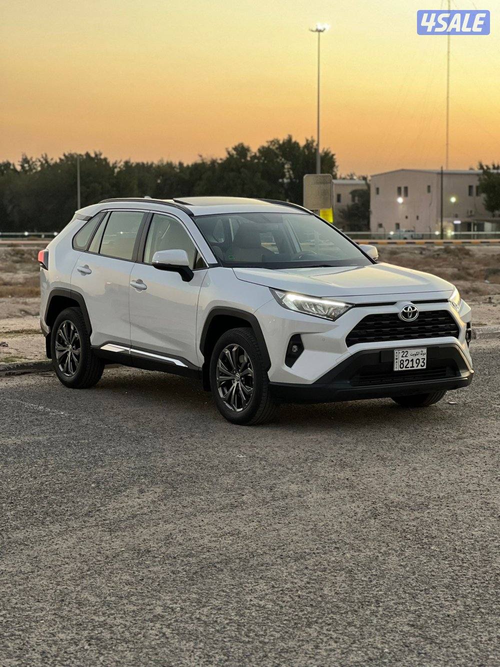 للبيع راف فور موديل 2024 للون ابيض صدفي كامل مواصفات1