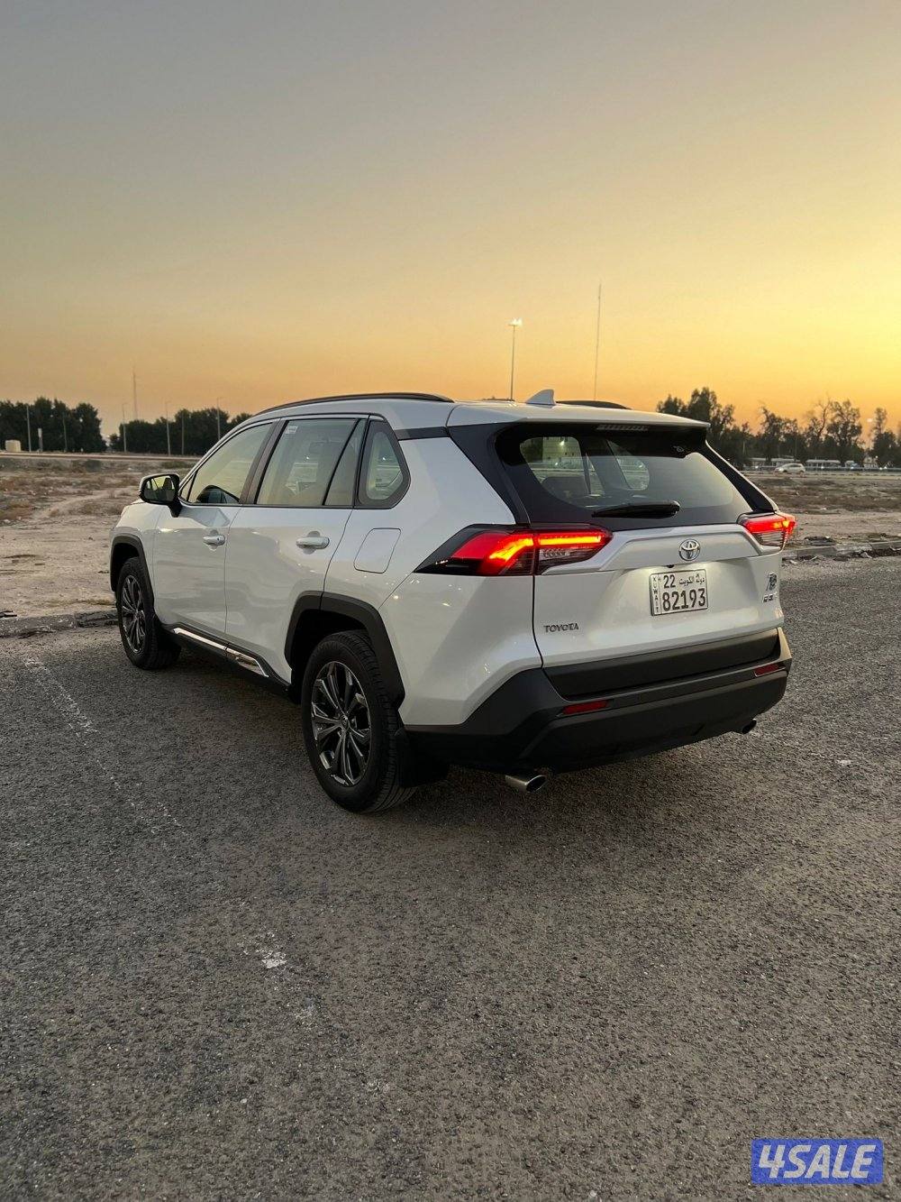 للبيع راف فور موديل 2024 للون ابيض صدفي كامل مواصفات2