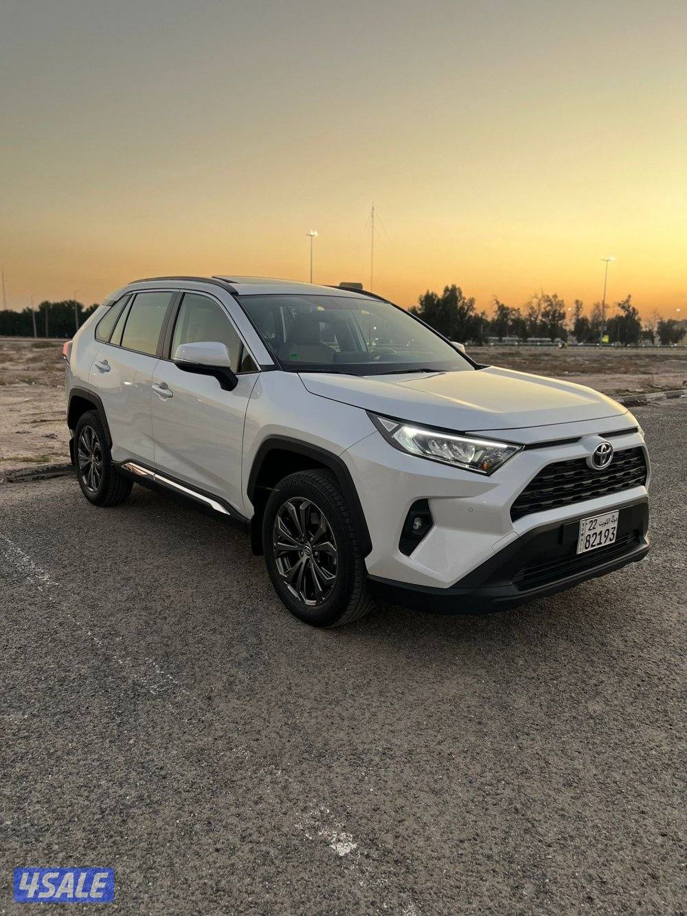 للبيع راف فور موديل 2024 للون ابيض صدفي كامل مواصفات3