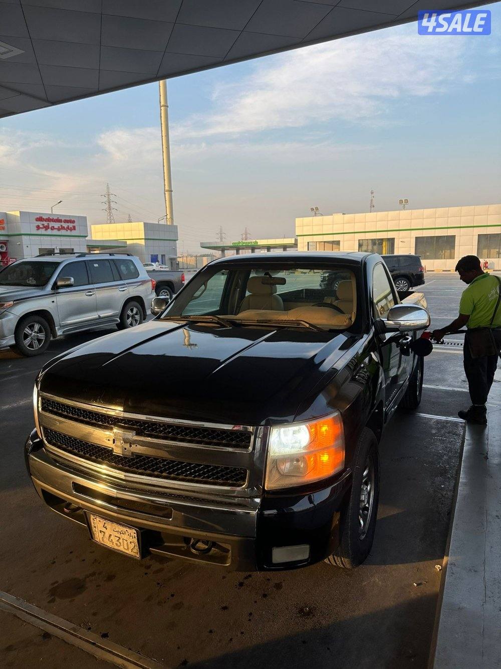 للبيع وانيت سلفرادو0