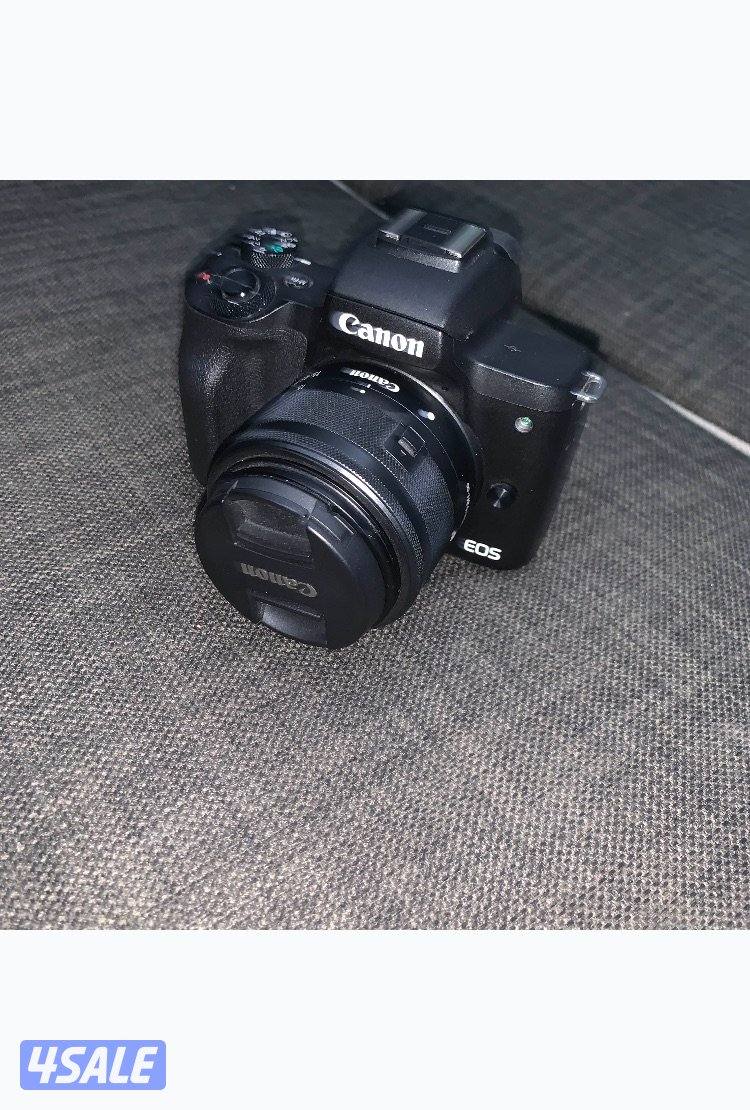 كاميرة EOS M501