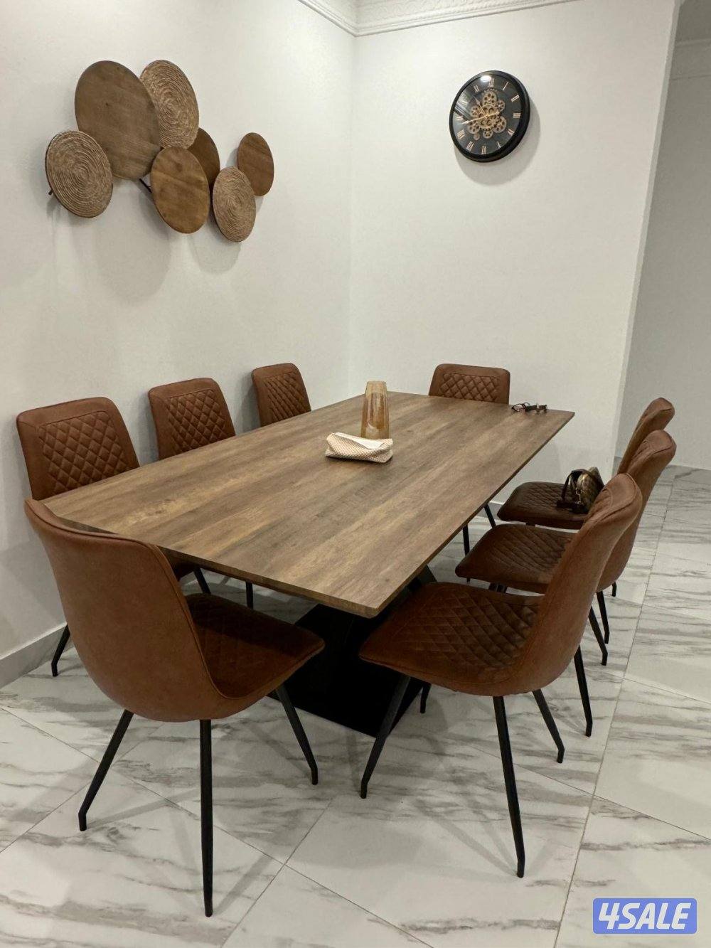 طاولة طعام0