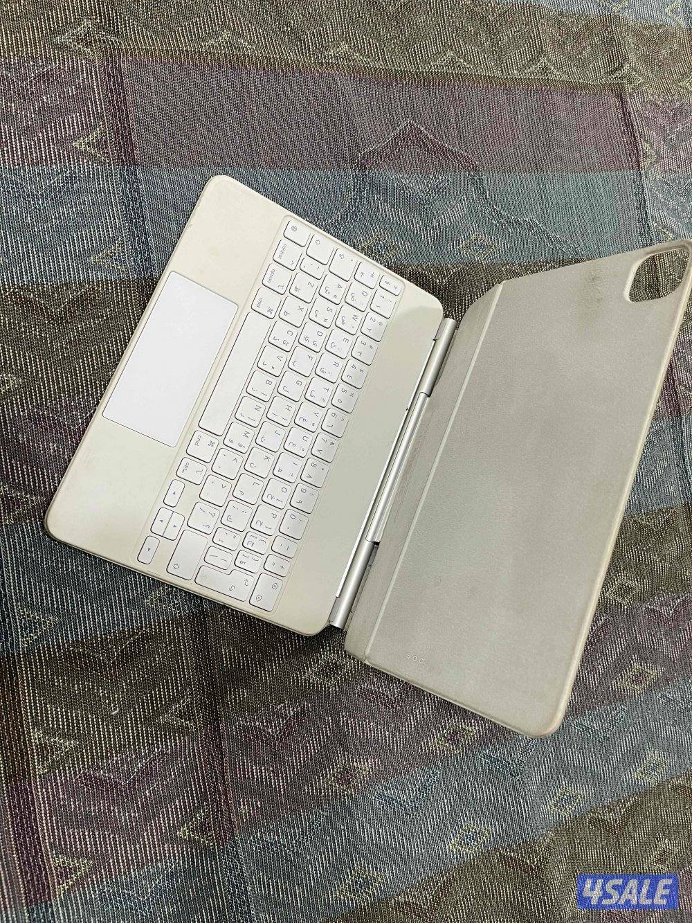 كيبورد ابل ماجيك الاصلي 1انش نظيف وشغال تمام 100/100 ما فيه شي0